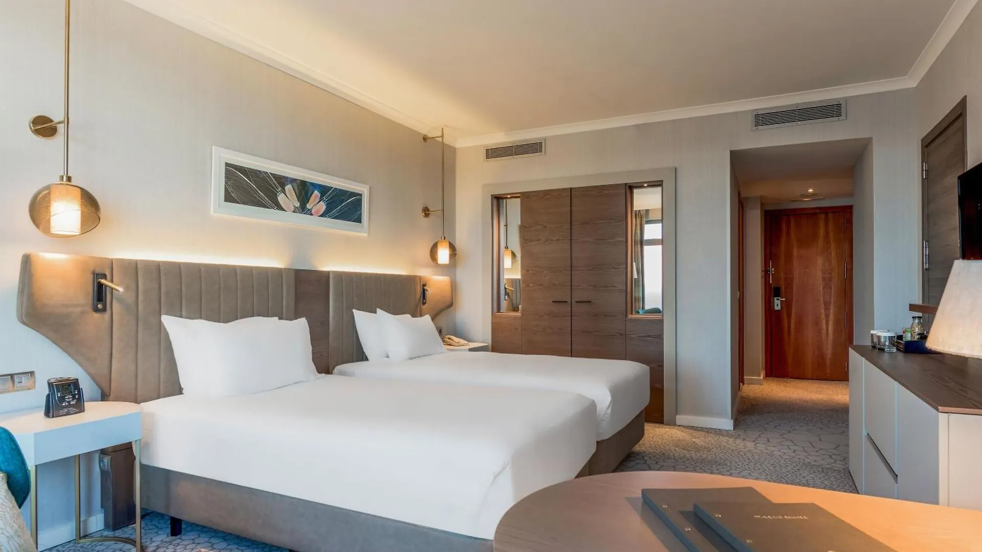 Hotel Hilton Diagonal Mar Barcelona 4*,