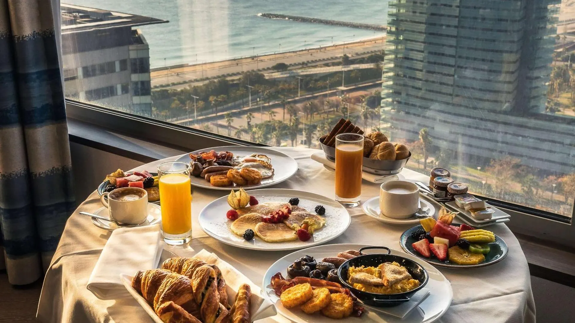Hilton Diagonal Mar Barcelona Hotell 4*,