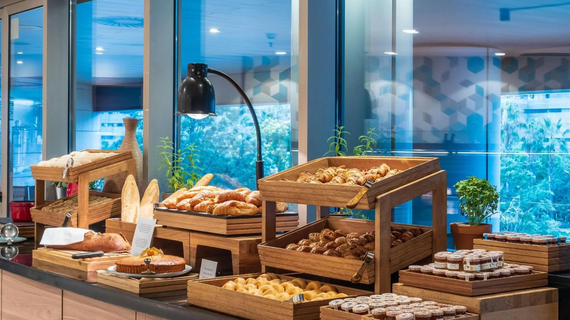 Hotel Hilton Diagonal Mar Barcelona 4*,